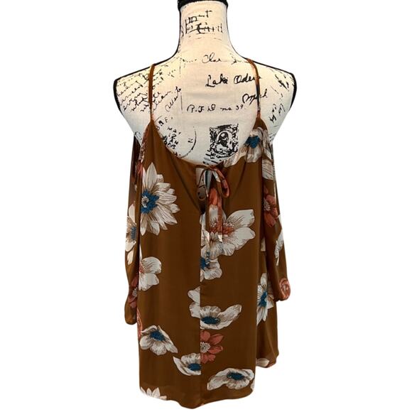Leith Cold Shoulder Floral Mini Dress โ Size Medium ๐ป๐ฟ - Picture 2 of 5
